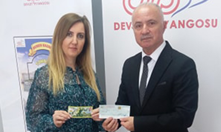 900 Bin TL'lik ikramiye talihlisine teslim edildi