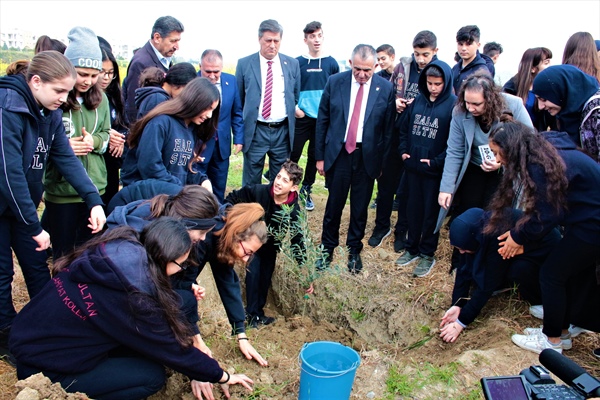 Bakan Çavuşoğlu, Hala Sultan İlahiyat Koleji'nde fidan dikim etkinliğine katıldı