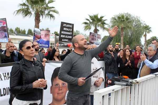 Atlas Rüstemoğlu'nun yakınları Sağlık Bakanlığı önünde eylem yaptı