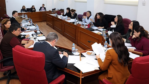 Kamu maaşlarıyla ilgili değişikliğe oy birliği