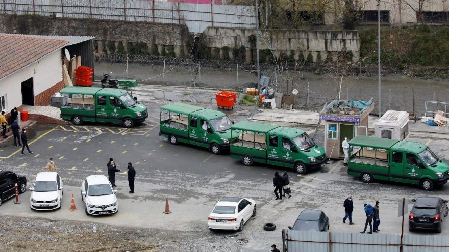 İstanbul'da ürküten korona fotoğrafı! Cenaze araçları peş peşe