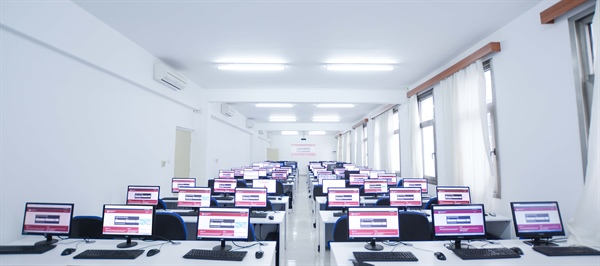 Yakın Doğu Üniversitesi ile Yakın Doğu Koleji uzaktan (online) eğitim sistemine geçiyor