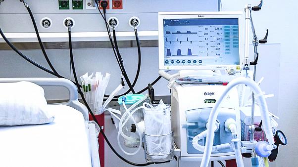 İsrail'den Rumlara 50 adet solunum cihazı bağışı