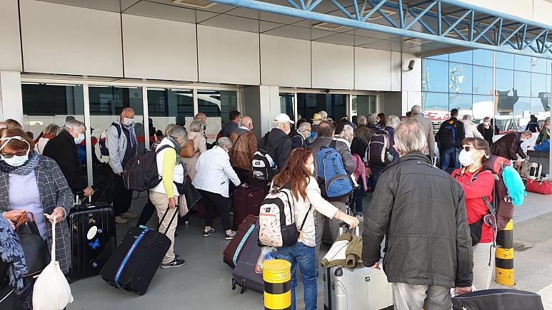 Özersay: KKTC'de karantinadaki 750'ye yakın turist ülkelerine döndü