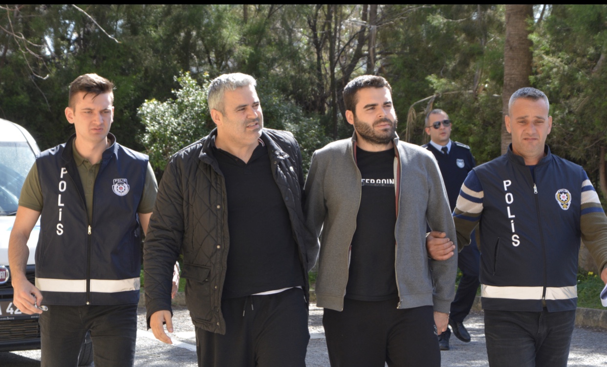 Abi satırla saldırdı, kardeşi tehdit etti