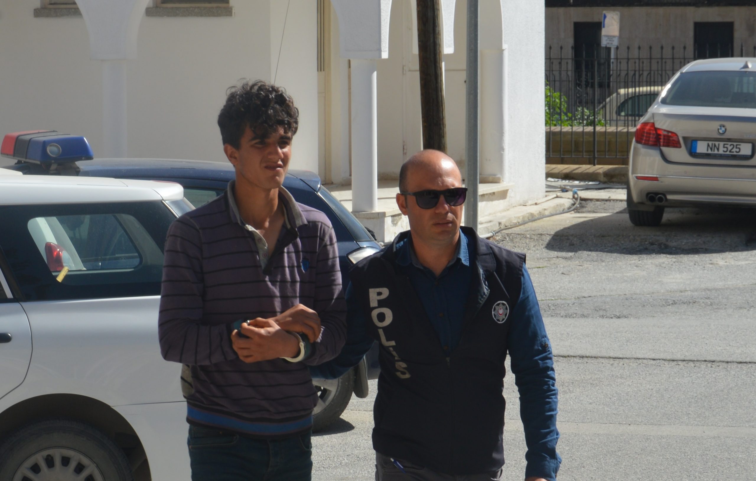 Markette taciz! Kasiyere cinsel organını gösterdi