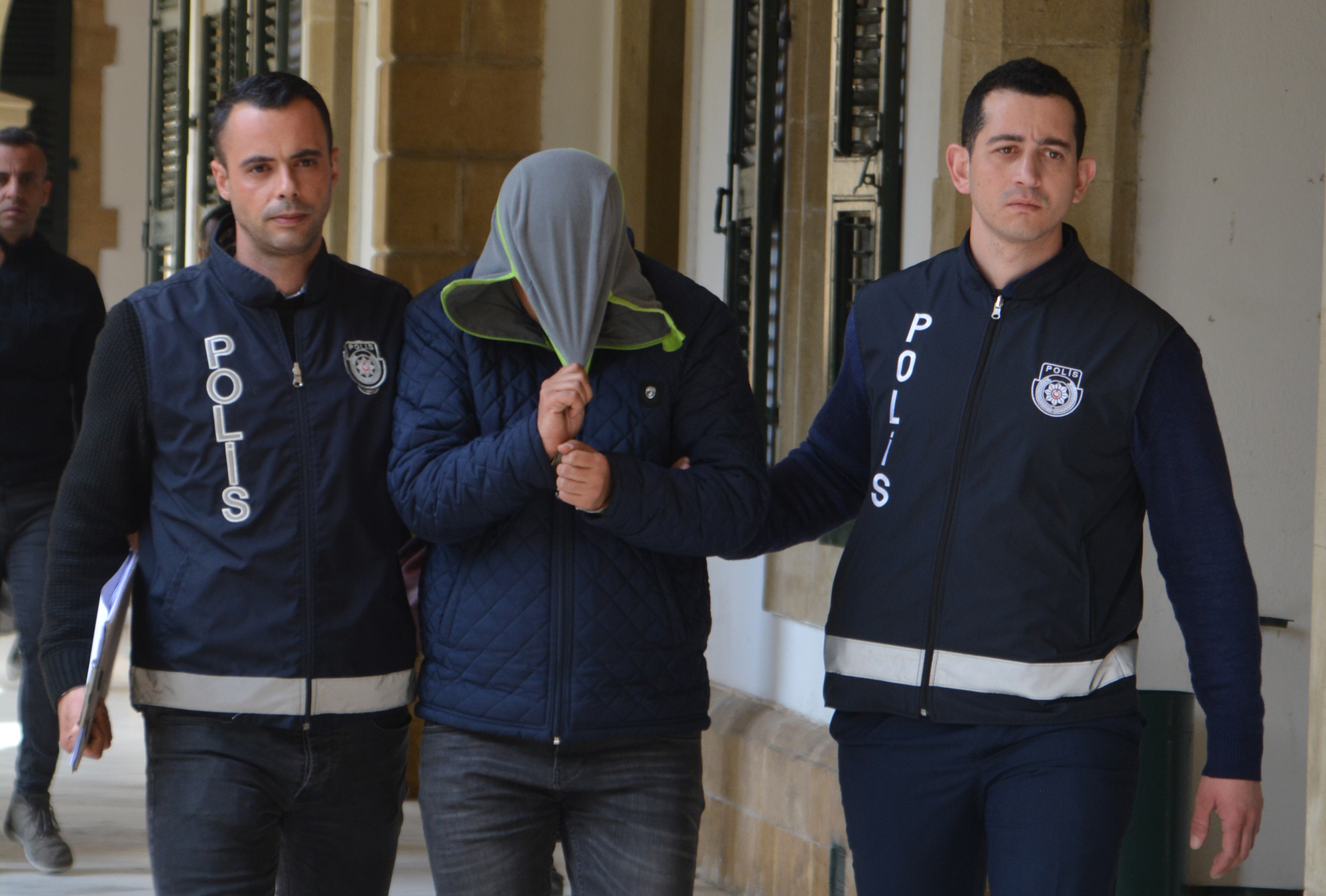 Kaynanasını silahla tehdit etti: 'Senin sonun fena olacak'