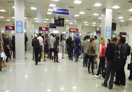 Hükümetten yeni karar! Ülkeye gelen vatandaşlar 14 gün karantina merkezine gidecek