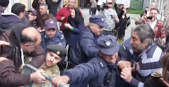 Karanlık çağları hatırlatan muamele