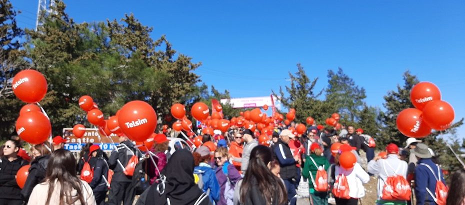 Kanseri yenmek için yürüdüler