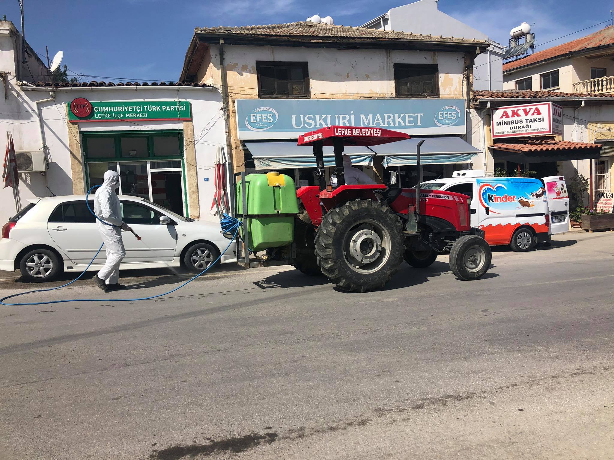 Lefke Belediyesi Koronavirüse karşı ilaçlama yapıyor