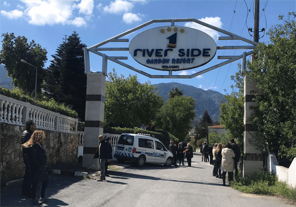 İngiltere'den gelen ve karantina süresi tamamlanan öğrenciler evlerine gönderiliyor