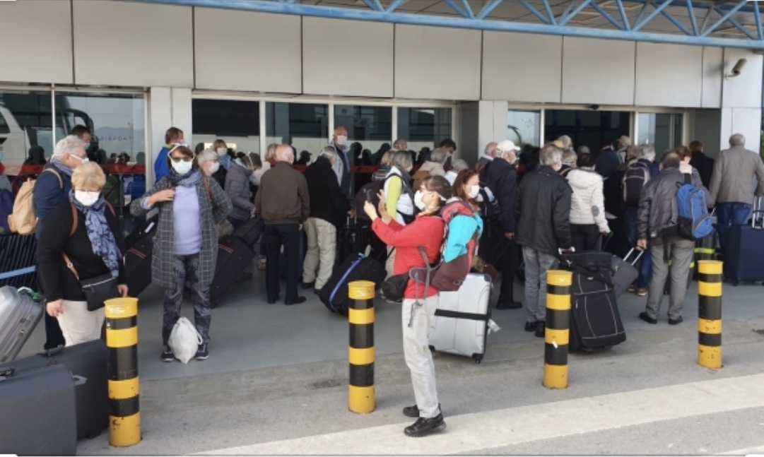 Özersay açıkladı: Alman turistleri bu gece uğurluyoruz. İki cenaze de gönderiliyor