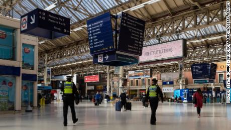 Yüzüne tükürülen tren istasyonu çalışanı corona virüsten öldü