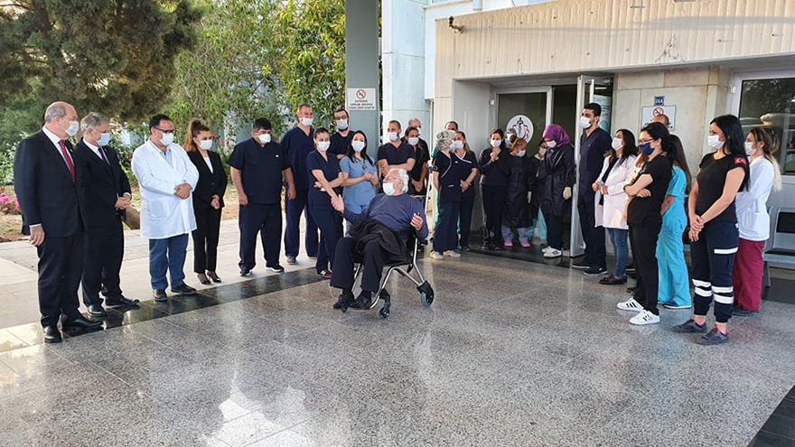 Son korona hastası alkışlarla taburcu edildi