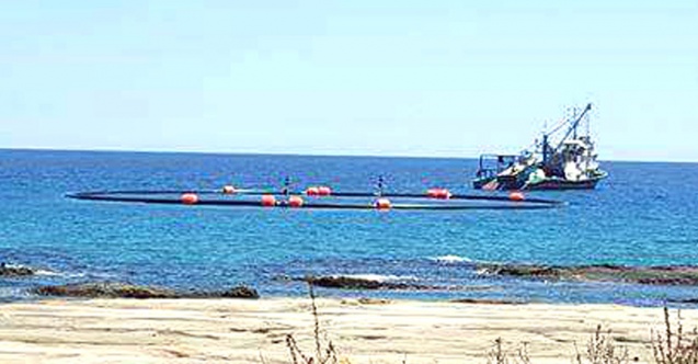 Karpaz açıklarında görünen büyük balıkçı tekneleri bölge halkını tedirgin ediyor