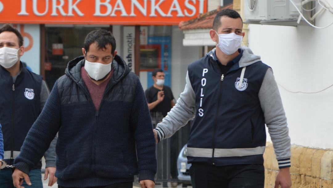 Arabanın içinden çalmadık şey bırakmadı