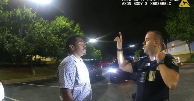 Atlanta'da bir siyahiyi öldüren polisin görevine son verildi