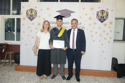 Bakan Pilli, oğluna diploma verdi