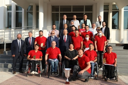 Başbakan şampiyonu ödüllendirdi