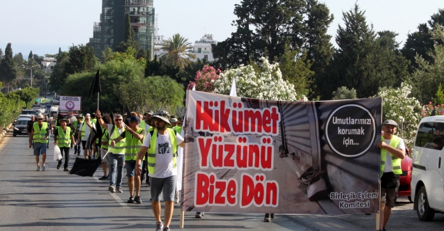 Esnaf, Girne'den Lefkoşa'ya yürüyor.... 25 kilometrelik yolu yürüyerek kat edecekler