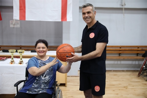 Milletvekilleri, tekerlekli sandalye basketbol takımıyla empati maçında buluştu