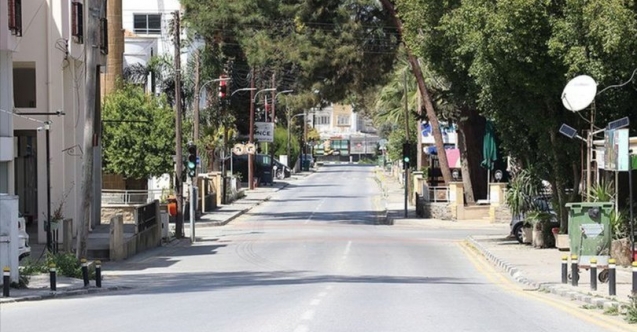 "700 işyeri kapandı, 2 bin 500’e yakın kişi çek yasağına girdi, 2 bin 500 iş yeri de işlerini dondurdu"