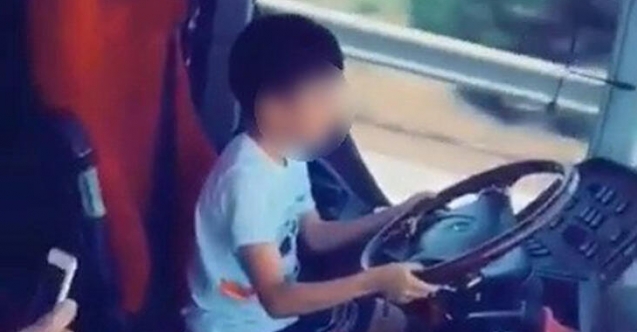 Skandal görüntü: 10 yaşındaki çocuk otobüs sürdü