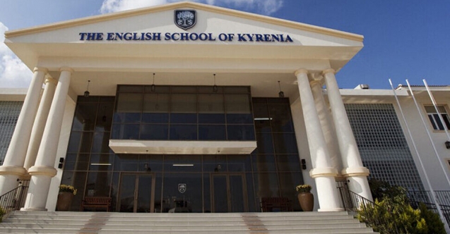 English School'da bir öğretmen pozitif çıktı