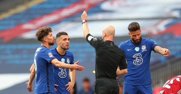 İngiltere'de kasten öksüren futbolcuya kart geliyor