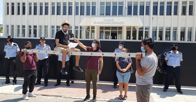Mobeselere karşı ilginç protesto