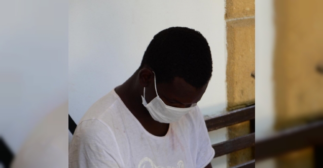 Müşteri olarak gelip telefon çaldı