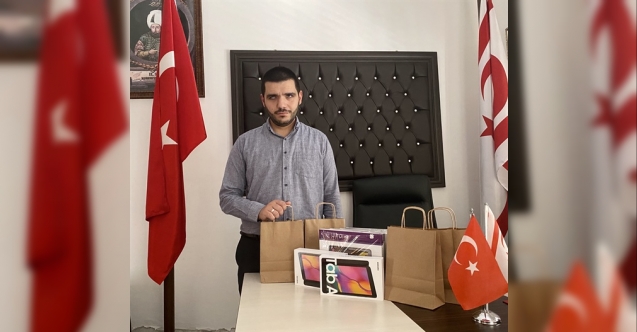 Engelliler Dayanışma Derneği’nden 20 öğrenciye tablet bağışı