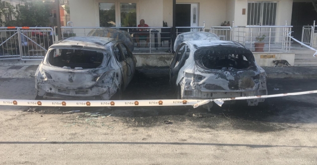 Gazimağusa’da yangın! Park halindeki iki araç demir yığınına döndü