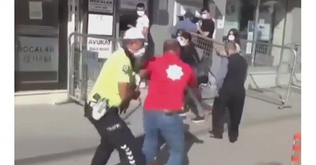 Çatıda intihar sırası için kavga ettiler