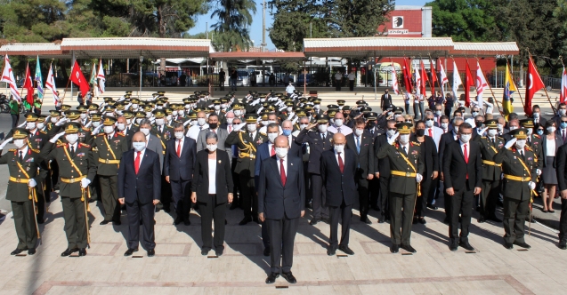 Lefkoşa’da, Atatürk Anıtı önünde tören gerçekleştirildi