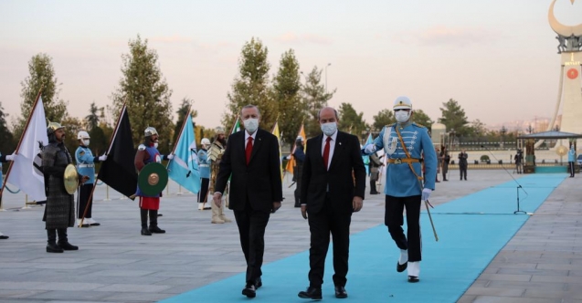 Tatar, 21 pare top atışıyla karşılandı