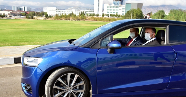 Tatar, Kıbrıs'ın ilk yerli otomobilini test etti