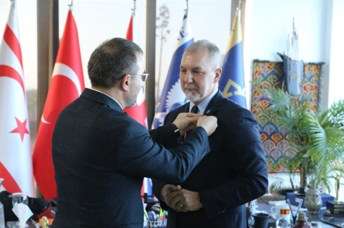 Akpınar’a “Avrasya Hizmet Nişanı”