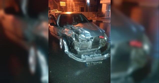 Park halindeki araca çarptı