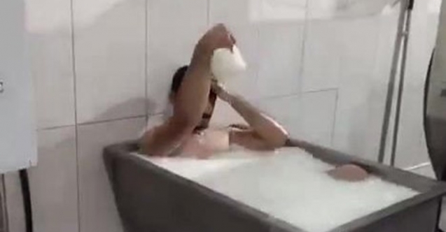 Süt fabrikasında skandal görüntü