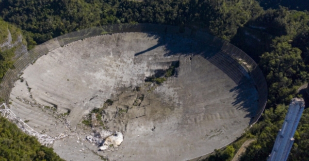 Arecibo teleskopu çöktü