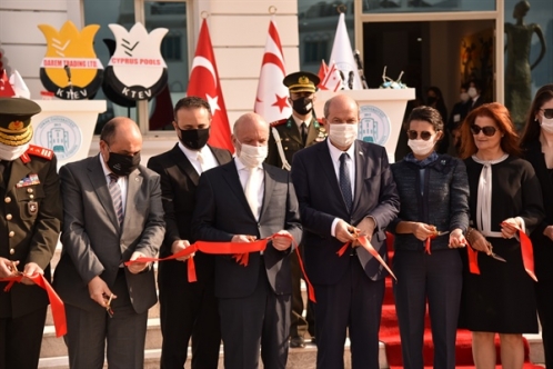 Girne Üniversitesi Büyük Kütüphanesi ile Kültür, Kongre ve Sergi Sarayı açıldı