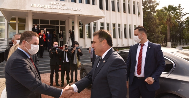 Saner’i kapıda karşıladılar