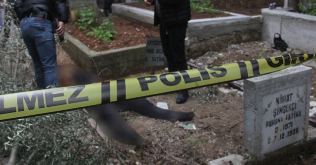 Babasının mezarı başında ölü bulundu