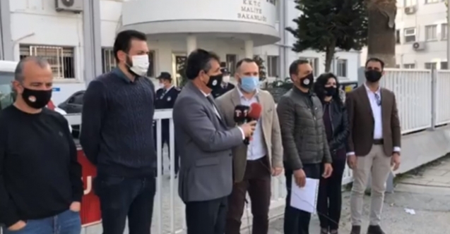 KAMUDA YETKİLİ SENDİKALAR MALİYE BAKANLIĞI ÖNÜNDE EYLEM YAPTI...HÜKÜMET PROTOKOL GÖRÜŞMELERİNİ BAŞLATMAYA ÇAĞIRILDI