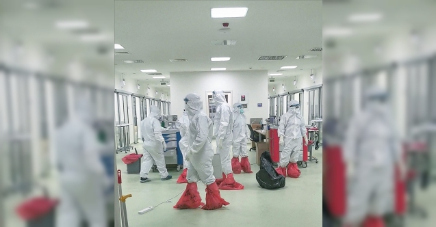 Pandemi hemşiresinden duygulu mesaj: “Bizim için de dua edin”