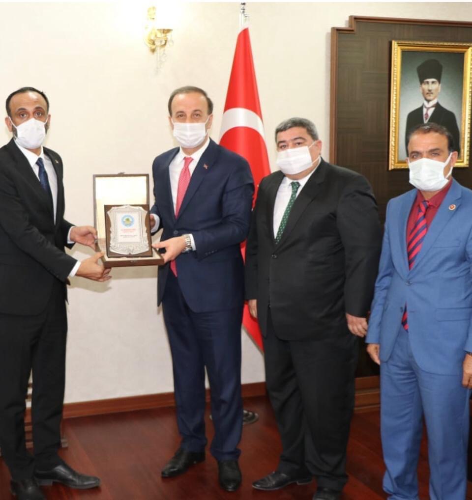 Günün anısına plaket takdimi