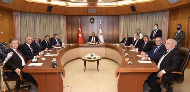 Ülke karar bekliyor, hükümet açıklama yapmıyor