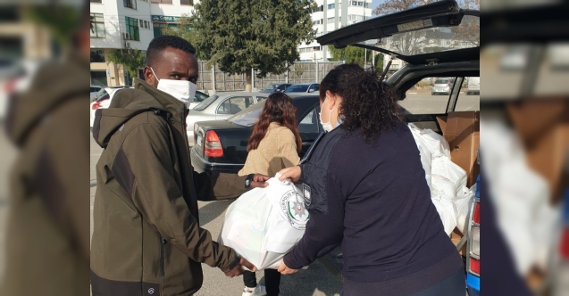 Afrikalı öğrencilere gıda yardımı